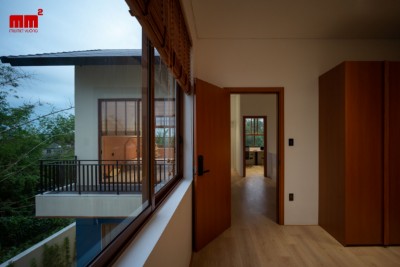 Phong House - Biệt thự hiện đại có mái hiên lệch tầng ấn tượng
