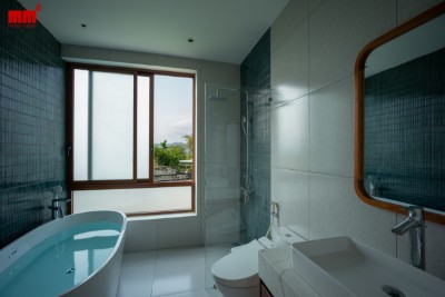 Phong House - Biệt thự hiện đại có mái hiên lệch tầng ấn tượng