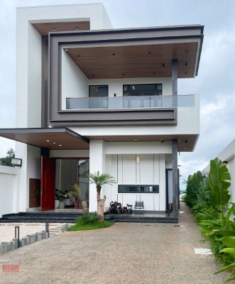 Nhà phố 2 tầng với sân vườn rộng, thiết kế mặt tiền đơn giản hiện đại, Phan house, Gia Lai